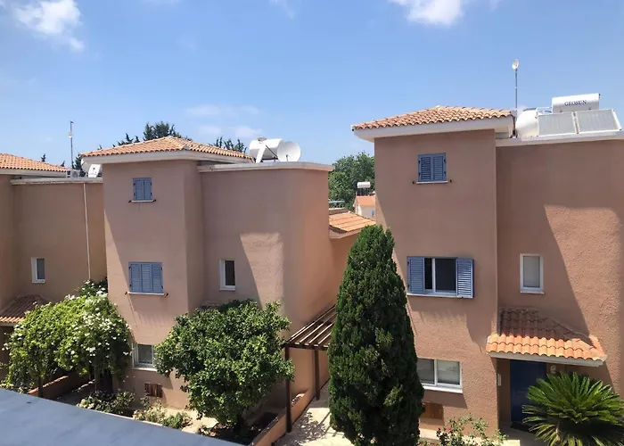 Apartamento Limnaria - Modern, Spacious 3bed Apt, Pool Views, Walk To Paphos