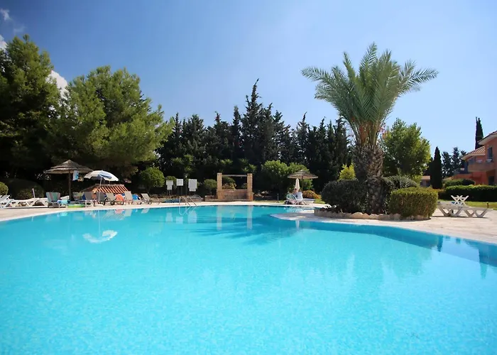 Apartamento Limnaria - Modern, Spacious 3bed Apt, Pool Views, Walk To Paphos