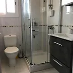 Apartment Limnaria - Elegant, Spacious 3bed Apt, Pool Views, Walk To Paphos