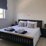 Apartment Limnaria - Elegant, Spacious 3bed Apt, Pool Views, Walk To