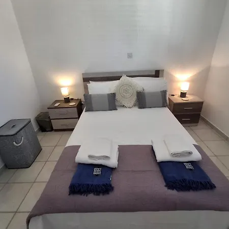 Limnaria - Elegant, Spacious 3bed Apt, Pool Views, Walk To Apartment *