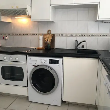 Limnaria - Elegant, Spacious 3bed Apt, Pool Views, Walk To * Paphos