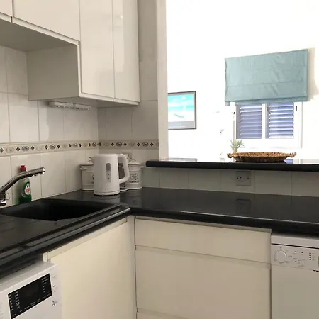 Lägenhet Limnaria - Elegant, Spacious 3bed Apt, Pool Views, Walk To *