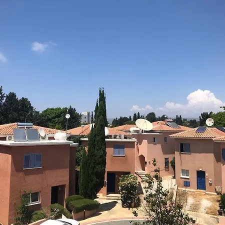 Limnaria - Elegant, Spacious 3bed Apt, Pool Views, Walk To * Paphos