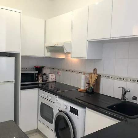 Limnaria - Elegant, Spacious 3bed Apt, Pool Views, Walk To