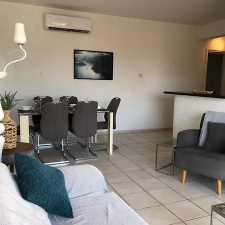 Limnaria - Elegant, Spacious 3bed Apt, Pool Views, Walk To *