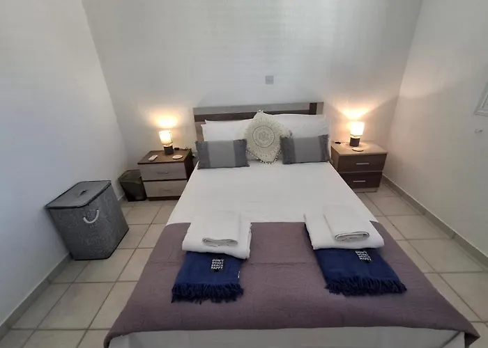Limnaria - Elegant, Spacious 3bed Apt, Pool Views, Walk To Апартаменты *