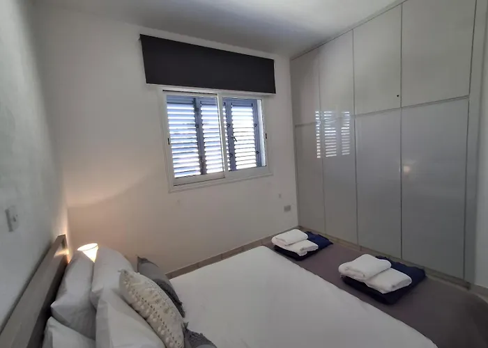 Limnaria - Elegant, Spacious 3bed Apt, Pool Views, Walk To