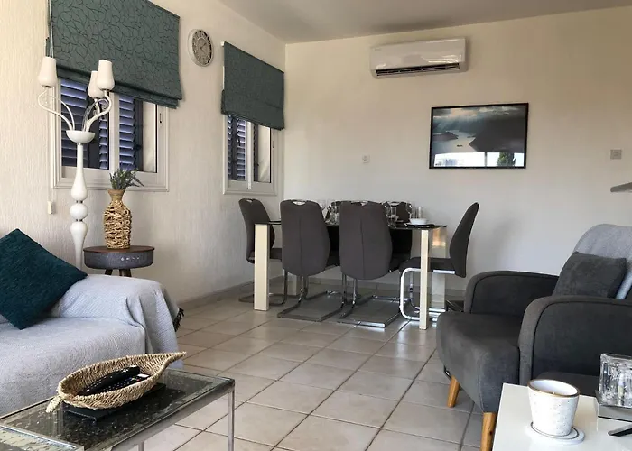 Limnaria - Elegant, Spacious 3bed Apt, Pool Views, Walk To Апартаменты