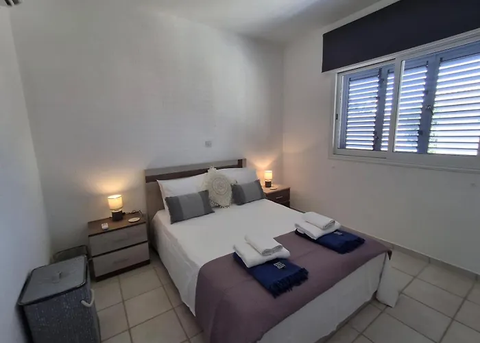 Limnaria - Elegant, Spacious 3bed Apt, Pool Views, Walk To アパート パ フォス