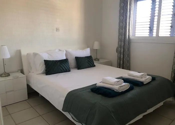 Limnaria - Elegant, Spacious 3bed Apt, Pool Views, Walk To * パ フォス