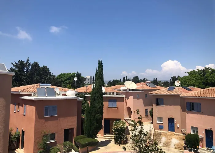 Limnaria - Elegant, Spacious 3bed Apt, Pool Views, Walk To * パ フォス