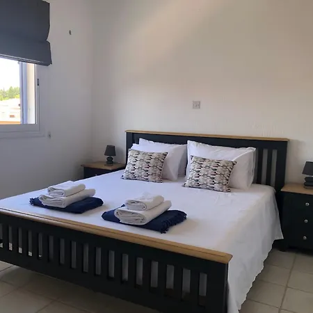 Apartmán Limnaria - Elegant, Spacious 3bed Apt, Pool Views, Walk To