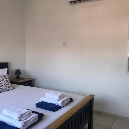 Limnaria - Elegant, Spacious 3bed Apt, Pool Views, Walk To Apartmán *