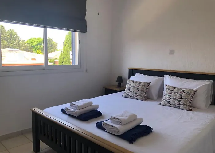 Limnaria - Elegant, Spacious 3bed Apt, Pool Views, Walk To Lejlighed *