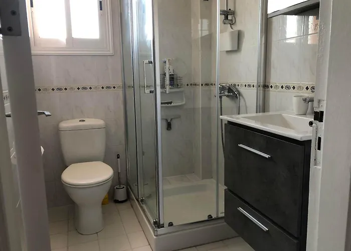 Lejlighed Limnaria - Elegant, Spacious 3bed Apt, Pool Views, Walk To Paphos