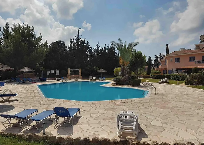 Limnaria - Elegant, Spacious 3bed Apt, Pool Views, Walk To *