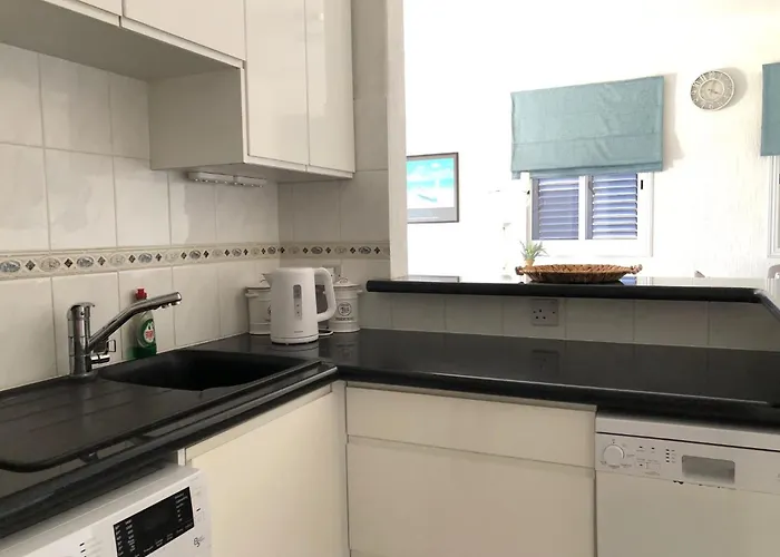 Lejlighed Limnaria - Elegant, Spacious 3bed Apt, Pool Views, Walk To *