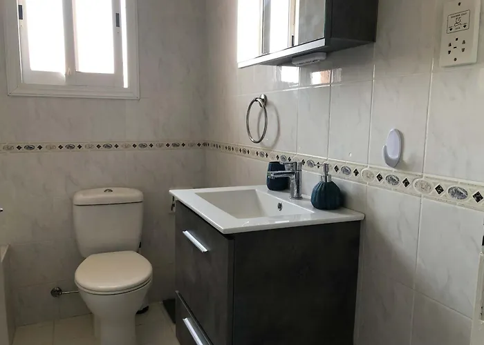 Limnaria - Elegant, Spacious 3bed Apt, Pool Views, Walk To Paphos