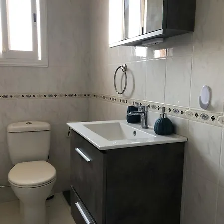 Limnaria - Elegant, Spacious 3bed Apt, Pool Views, Walk To Paphos