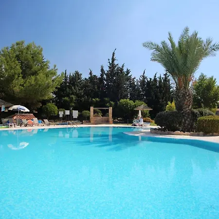 Appartement Limnaria - Elegant, Spacious 3bed Apt, Pool Views, Walk To Paphos